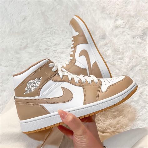 best air jordan 1 mid colorways